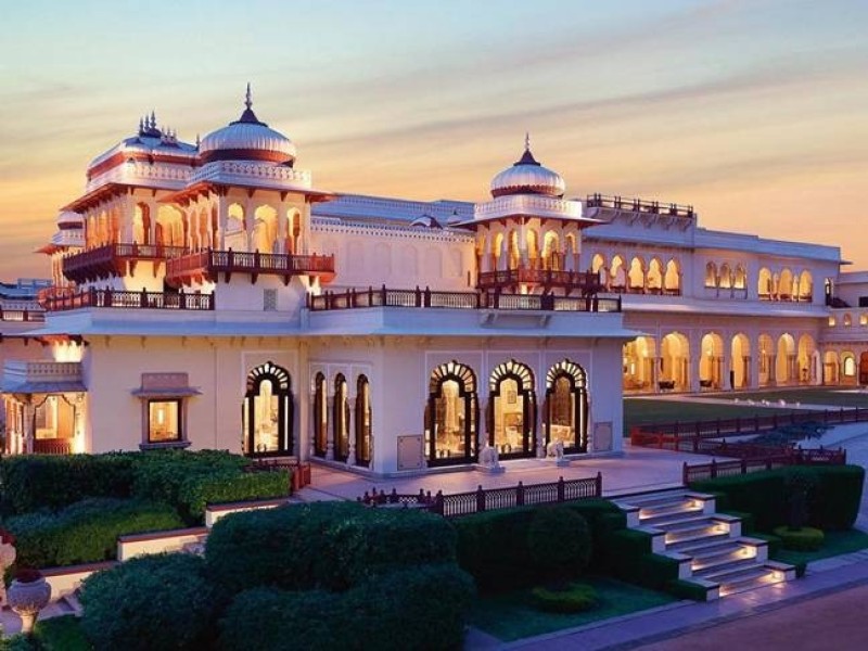 Luxury & Distinctive Stays
