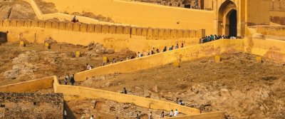 Ramparts and zigzag walls of Amber Fort above Jaipur, Rajasthan