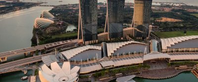 Marina Bay Sands and the Singapore waterfront at dusk